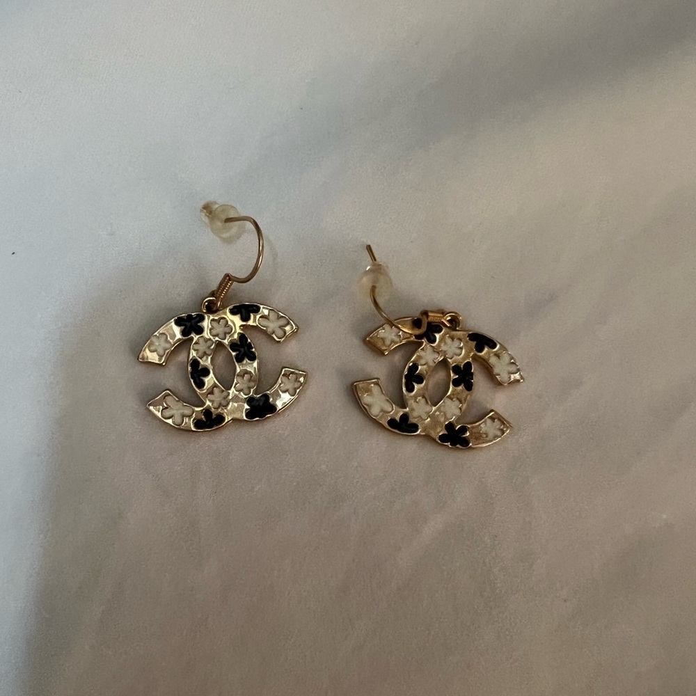 Fashion earring brand new